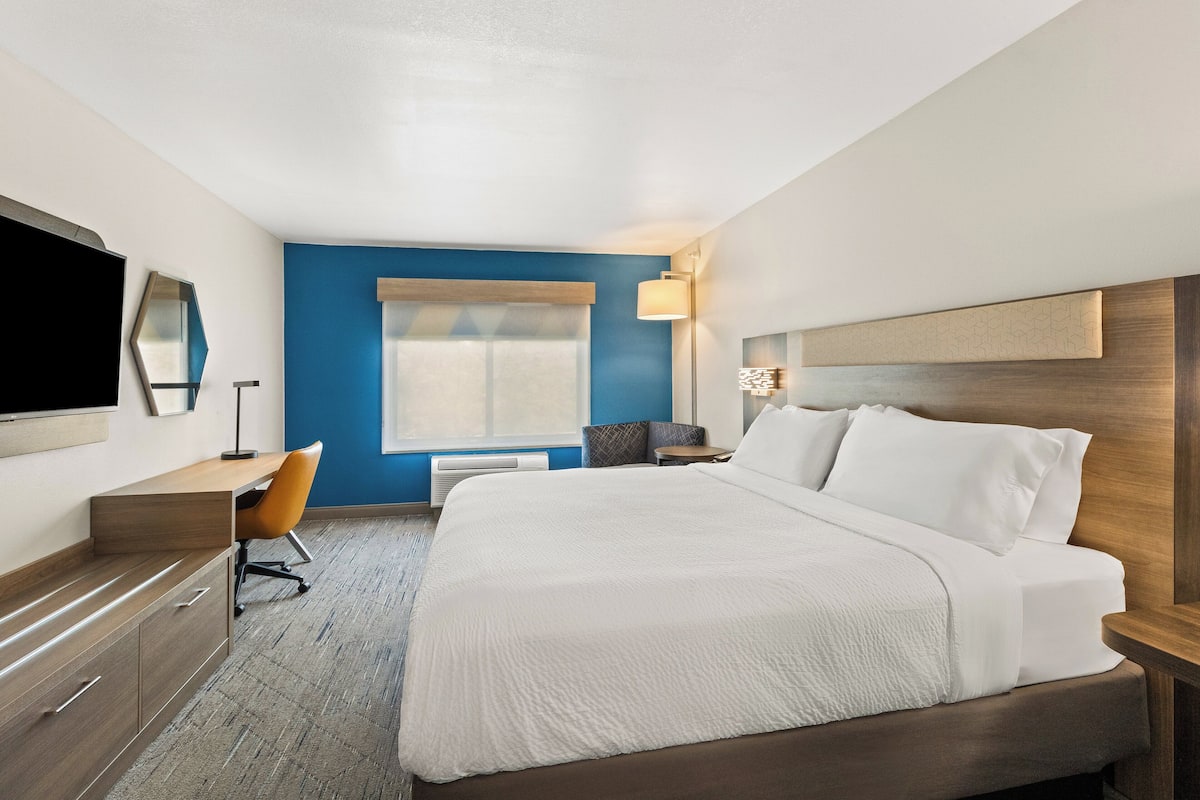 In-room safe, desk, blackout drapes, iron/ironing board