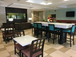 Free daily buffet breakfast  - Holiday Inn Express Havelock NW- New Bern by IHG (Havelock)