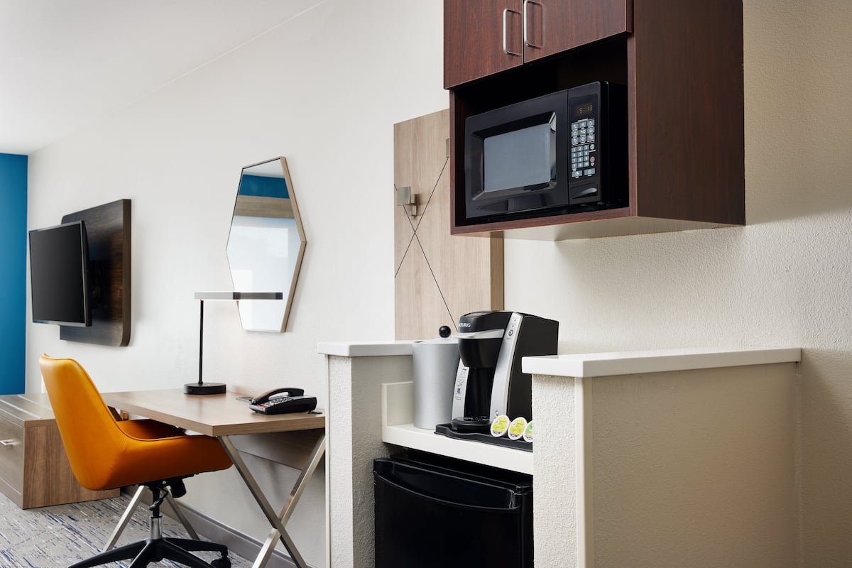 Suite, 1 King-Bett, barrierefrei (Communications) | Zimmerausstattung