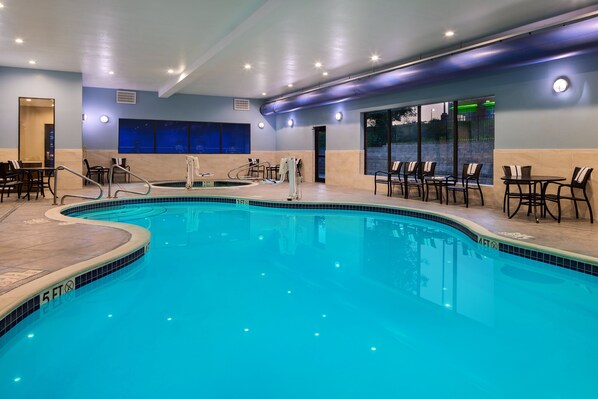 Indoor pool, sun loungers