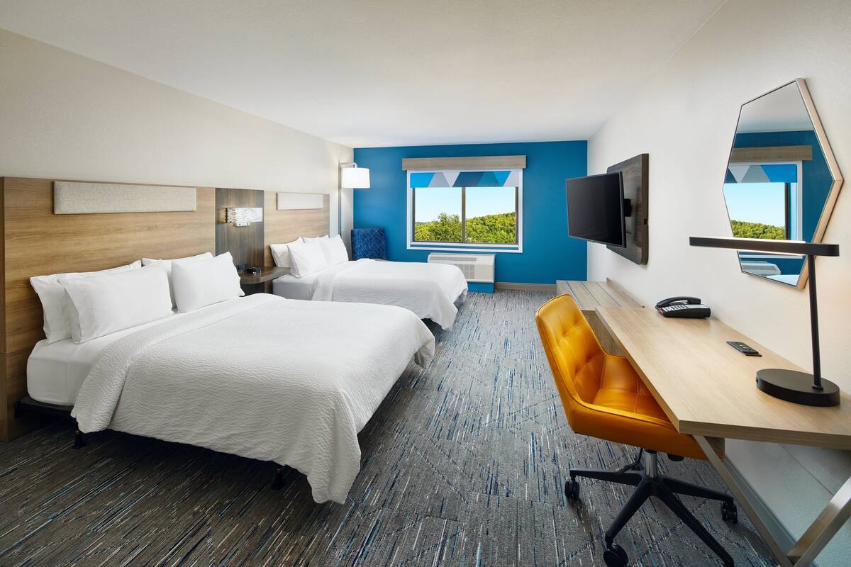 standard room, 2 queen beds, accessible (comm & mobil, accessible tub) | 1 bedroom, premium bedding, pillow-top beds, desk