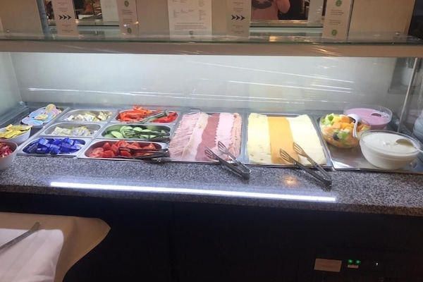 Bao gồm bữa sáng buffet hàng ngày