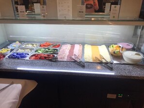 Free daily buffet breakfast - Hotel Donaustadt Kagran (Vienna)