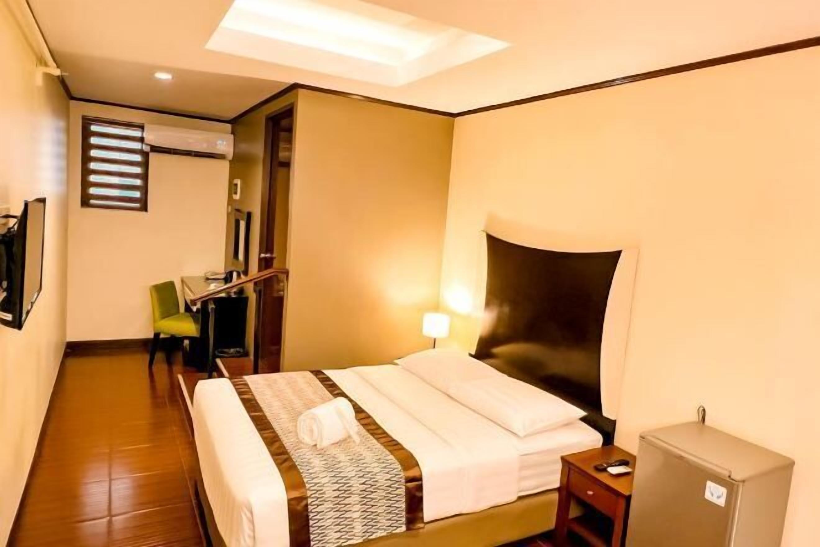 In-room safe, desk, free WiFi, bed sheets