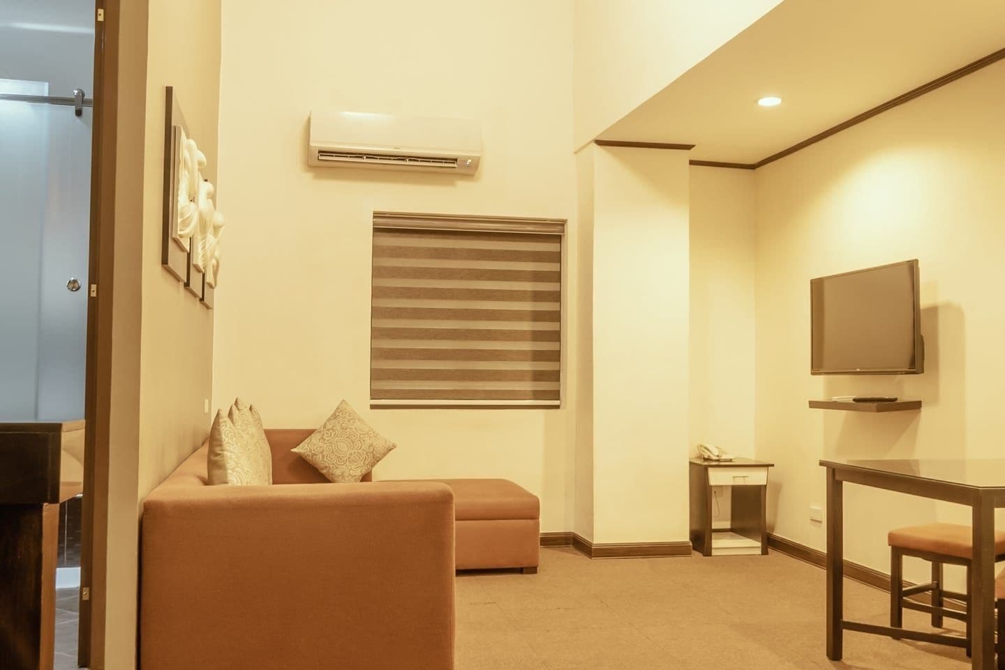 Loft | In-room dining