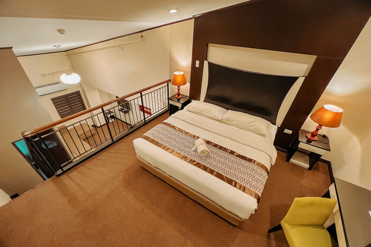 Loft | 1 sovrum, värdeförvaringsskåp på rummet, skrivbord och gratis wi-fi