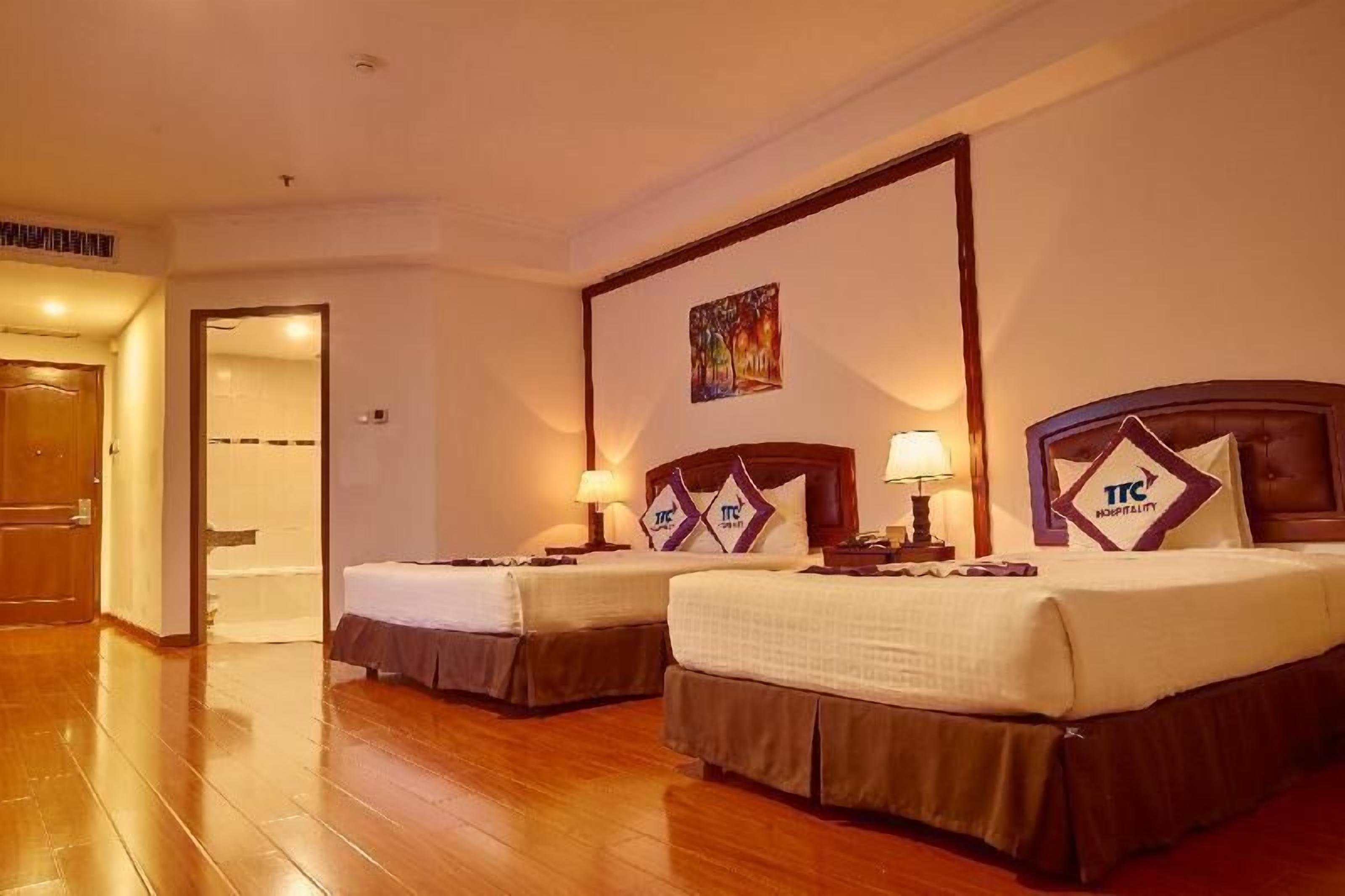 Minibar, in-room safe, desk, blackout curtains