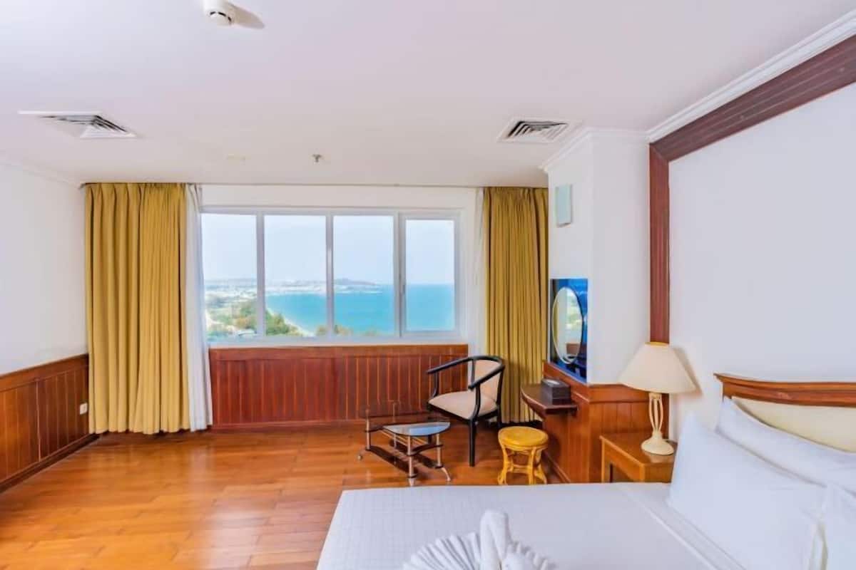 1 bedroom, minibar, in-room safe, desk