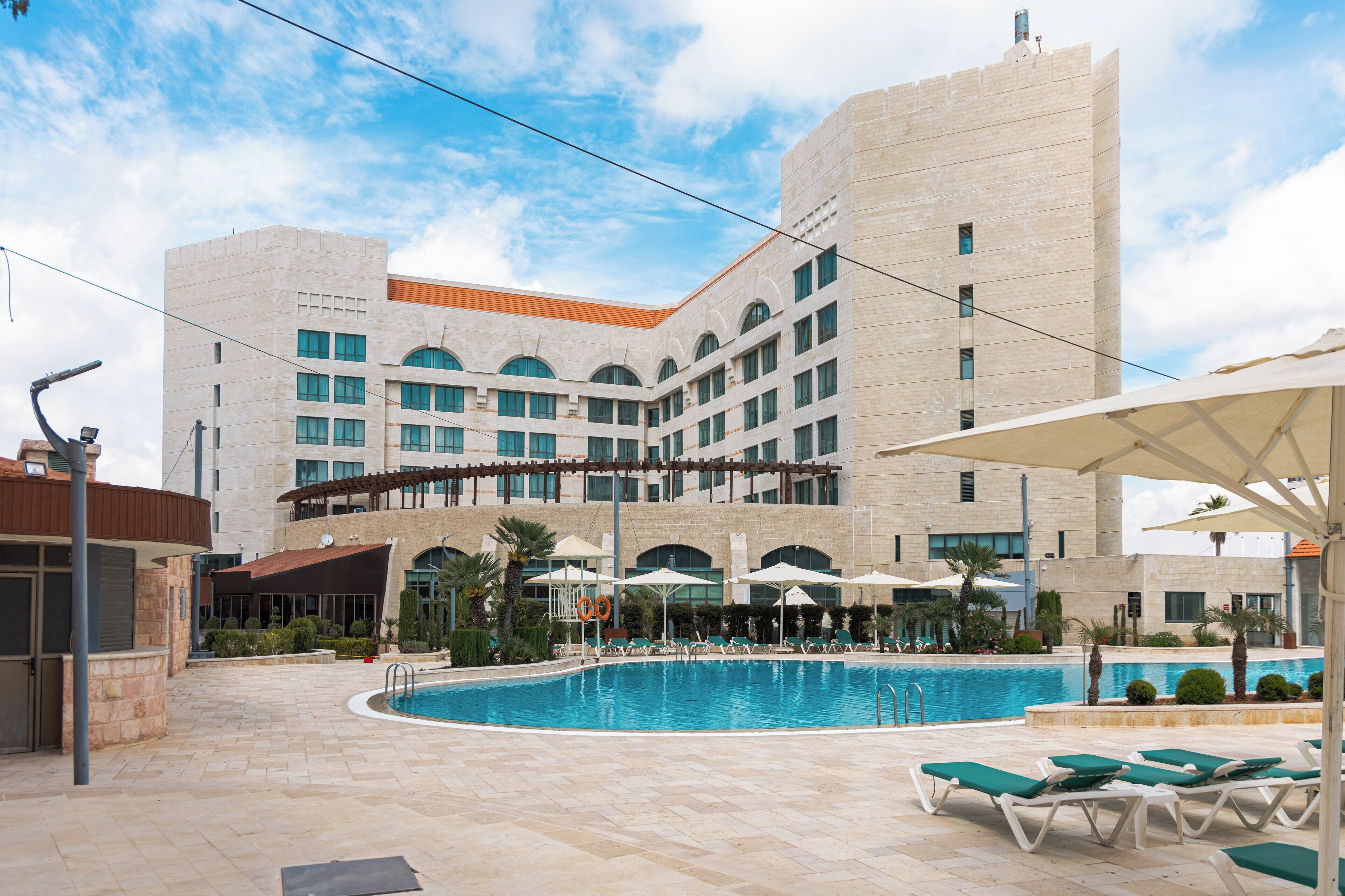 حمّام سباحة خارجي