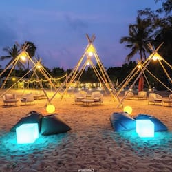 Pantai persendirian, tuala pantai, urut tepi pantai, bar pantai