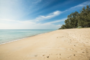Plage privée, serviettes de plage, massage sur la plage