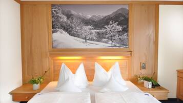 Chambre Double Confort, balcon, vue montagne | Coffres-forts dans les chambres, Wi-Fi gratuit, draps fournis