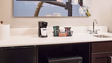 Premium bedding, in-room safe, desk, laptop workspace