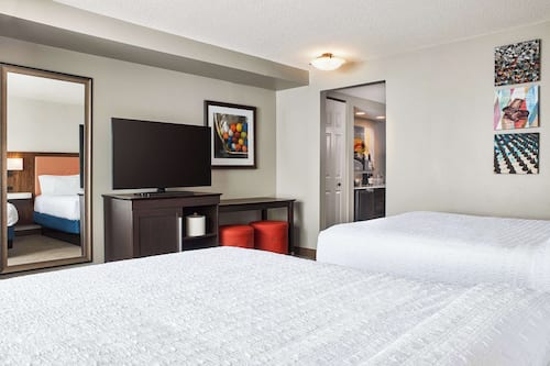 Premium bedding, in-room safe, desk, laptop workspace