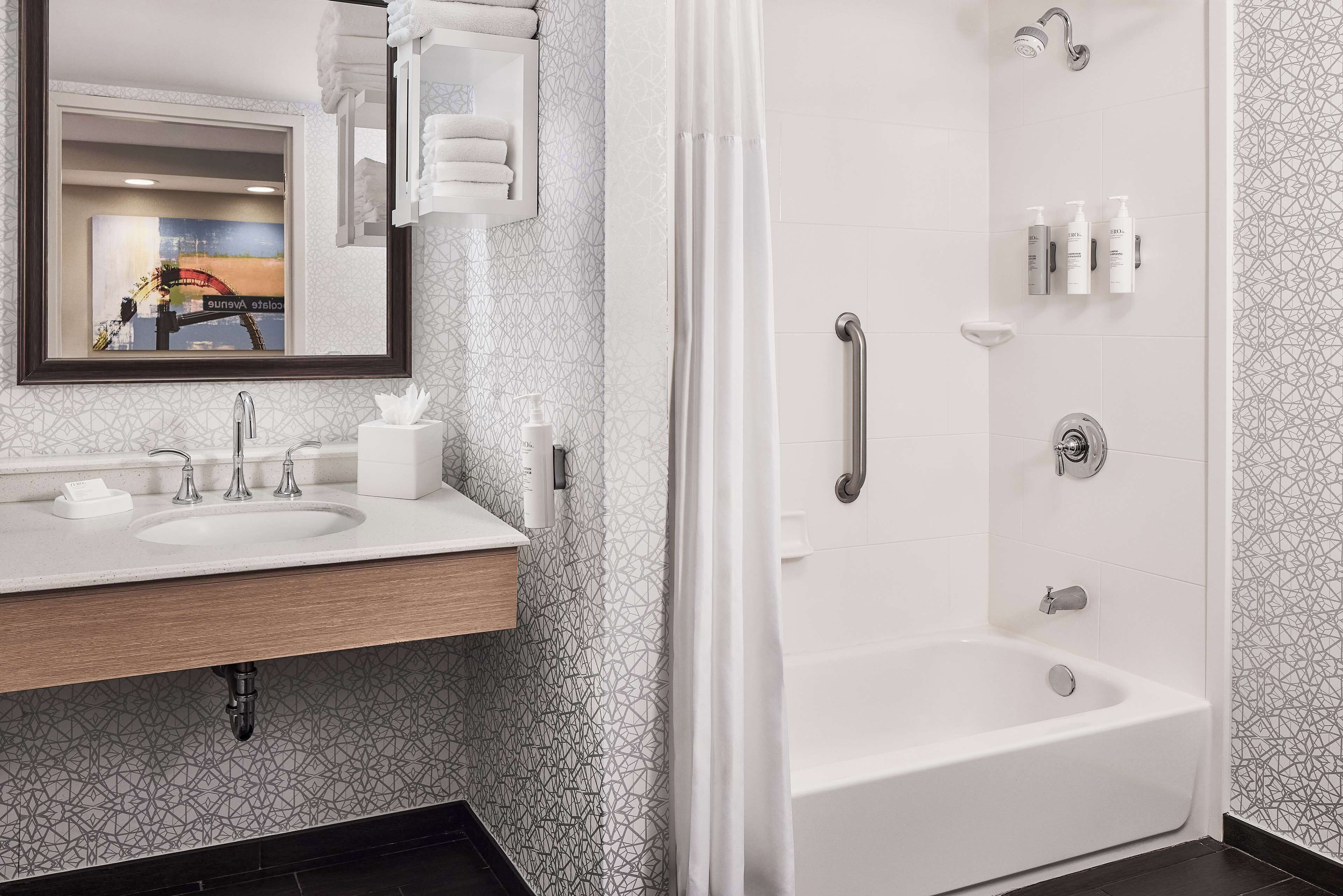 combined shower/bathtub, free toiletries, towels