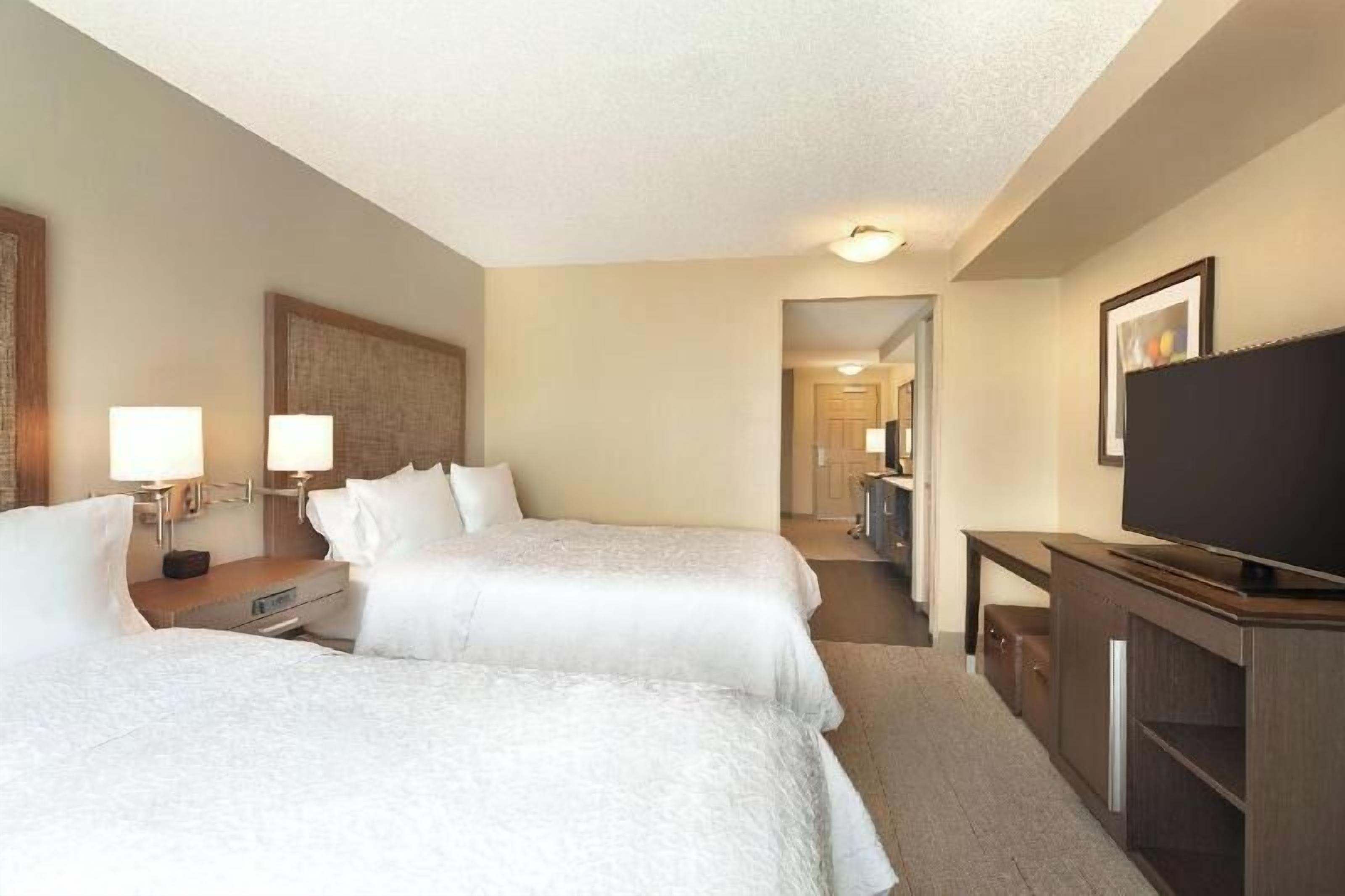 Premium bedding, in-room safe, desk, laptop workspace