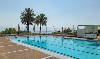 Seasonal outdoor pool, pool umbrellas, sun loungers