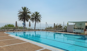 Seasonal outdoor pool, pool umbrellas, sun loungers