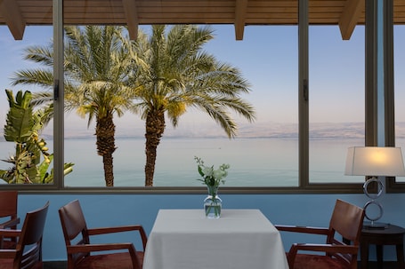 ํ
๋ผ์ค/ํํฐ์ค