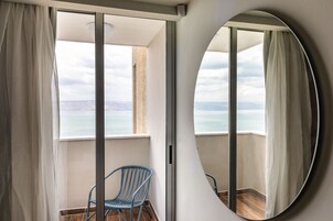 Deluxe High Floor with Balcony and Lake View | Lake view