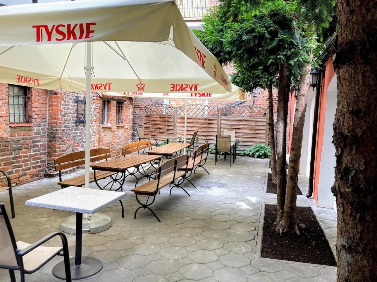 Açık havada yemek servisi