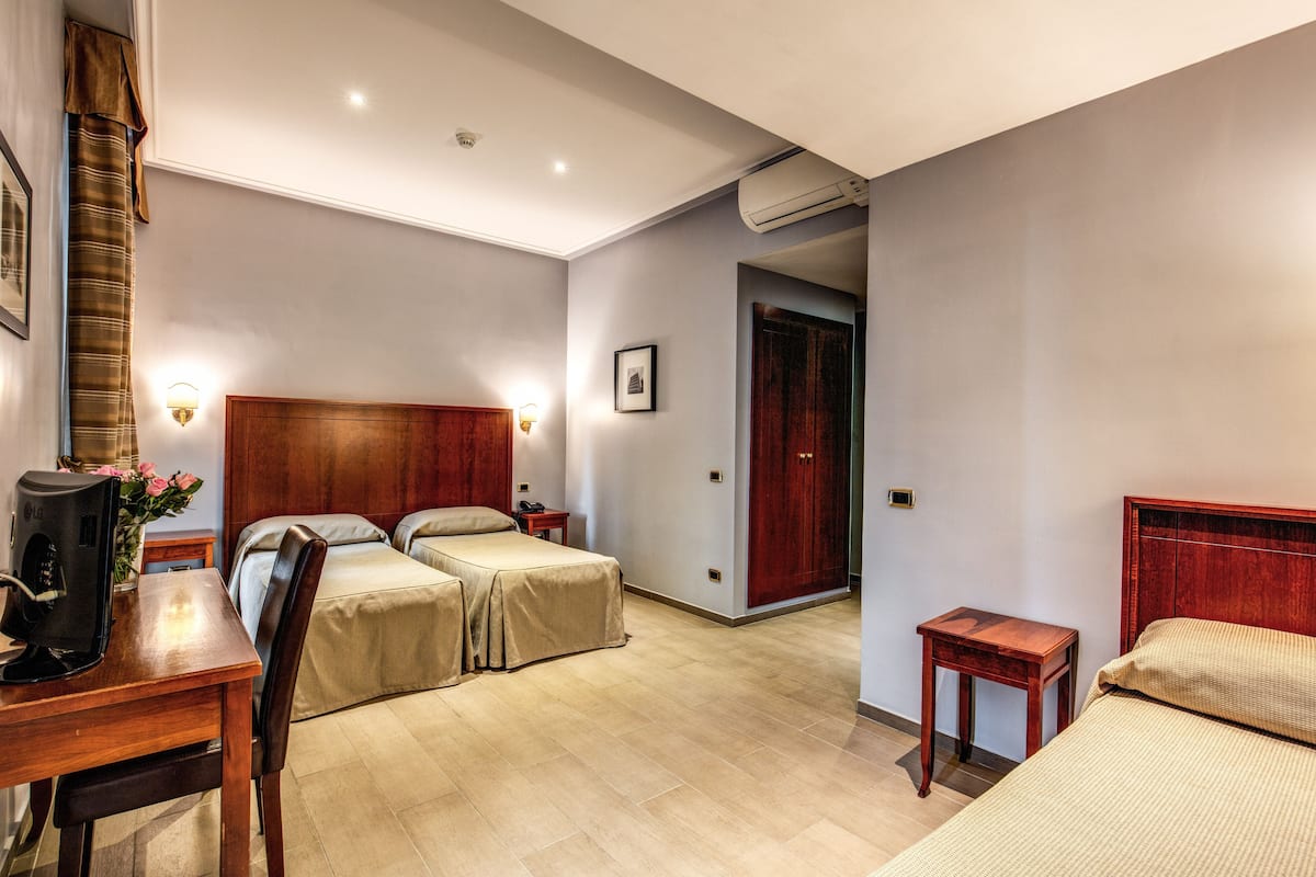 In-room safe, desk, WiFi, bed sheets