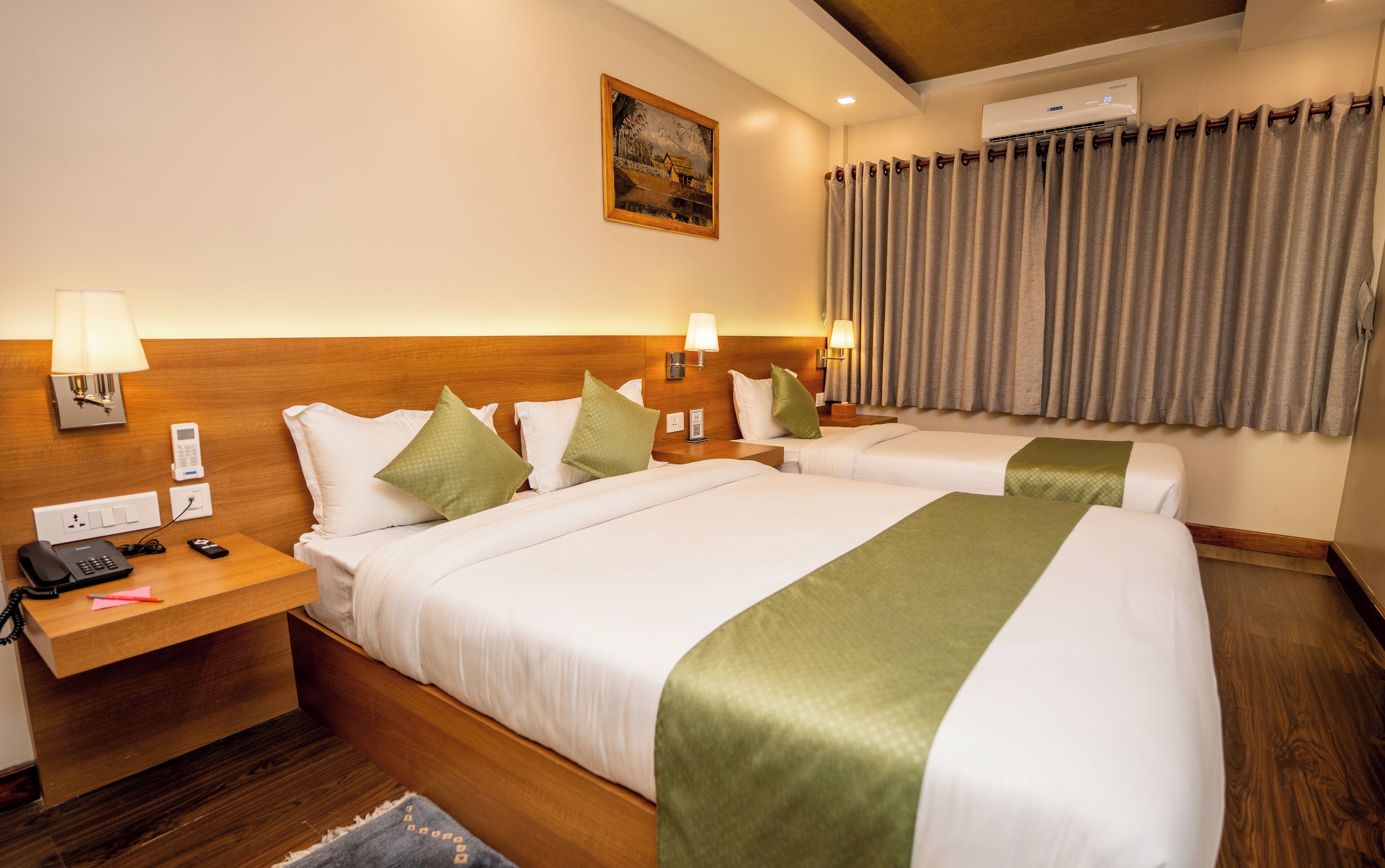 Chambre Familiale | Ameublement personnalisé, bureau, fer et planche à repasser