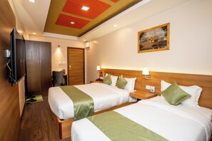 Family Room | Bathroom | Jetted tub, slippers