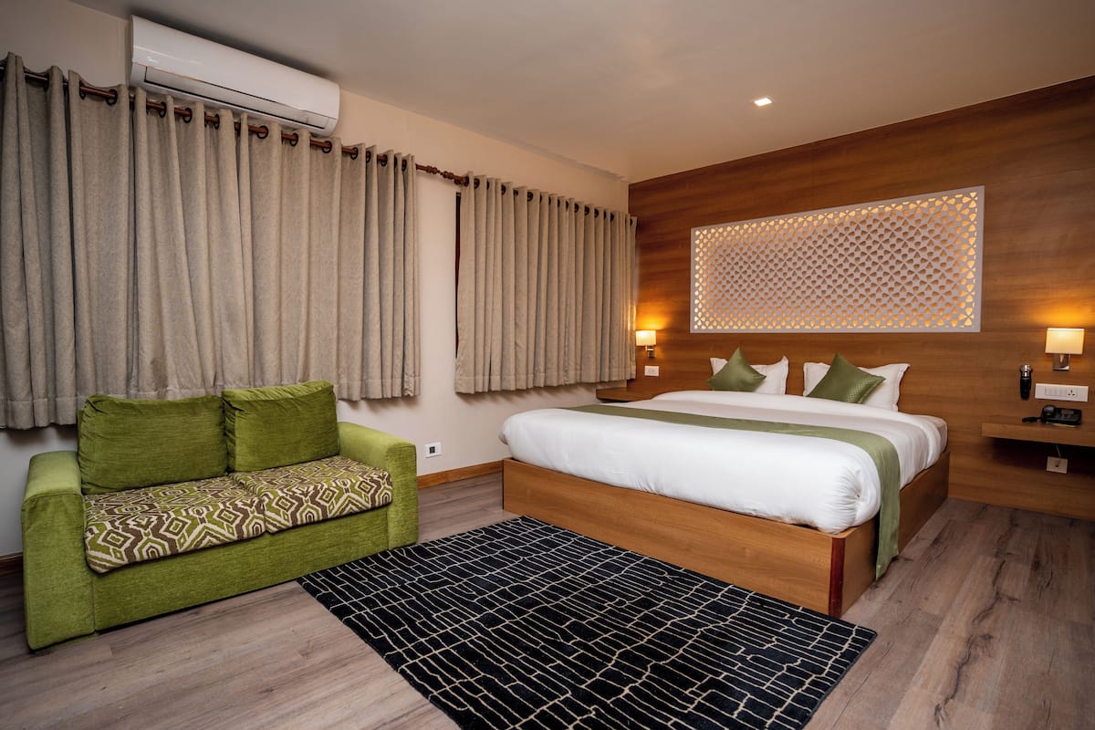 Executive Room | Individually furnished, desk, iron/ironing board, free WiFi