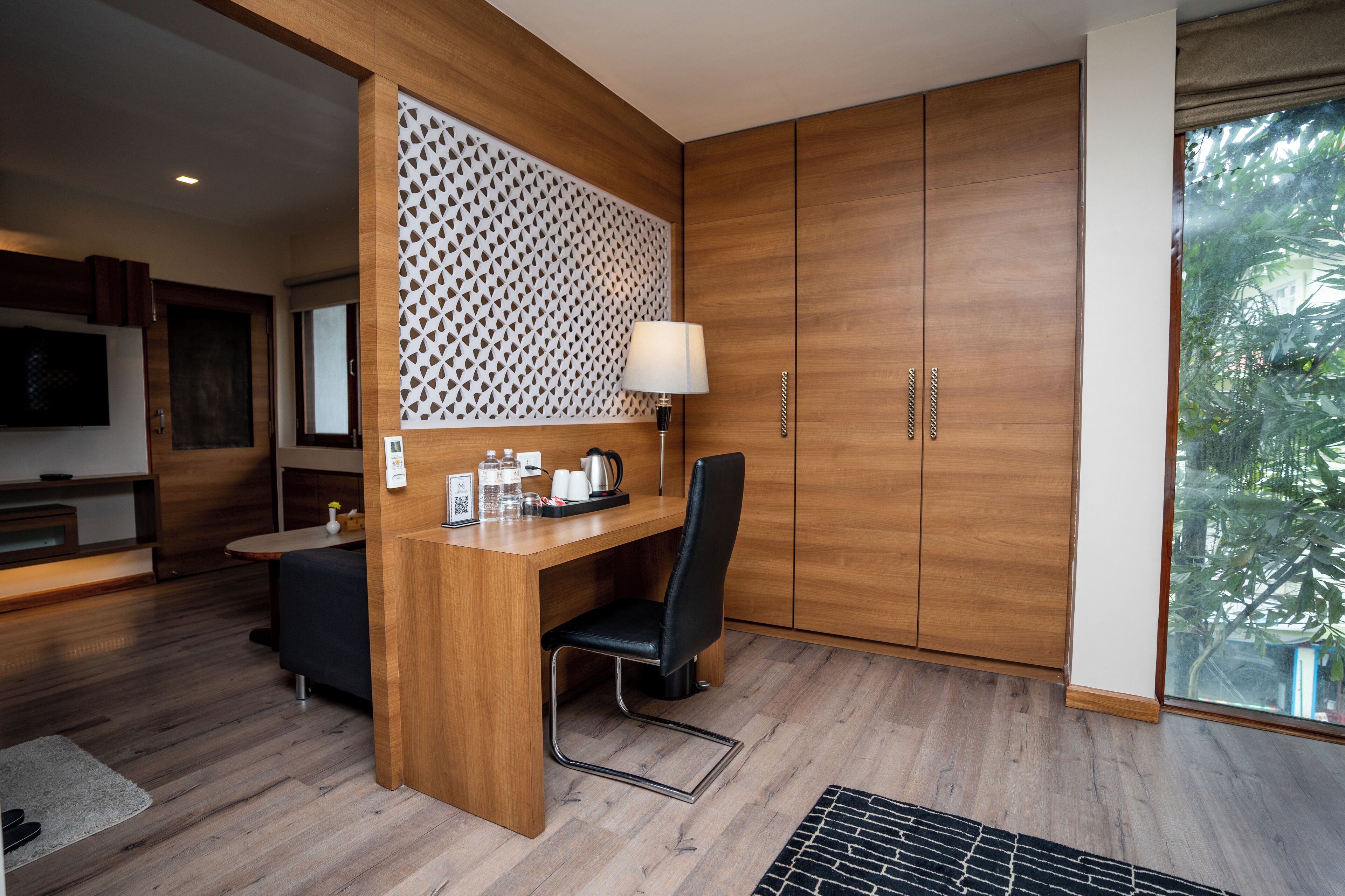 Chambre Exécutive | Ameublement personnalisé, bureau, fer et planche à repasser