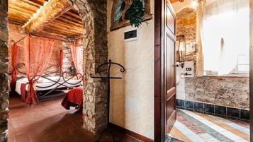 Minibar, in-room safe, individually decorated, individually furnished