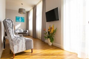 Chambre Quadruple | Coin séjour