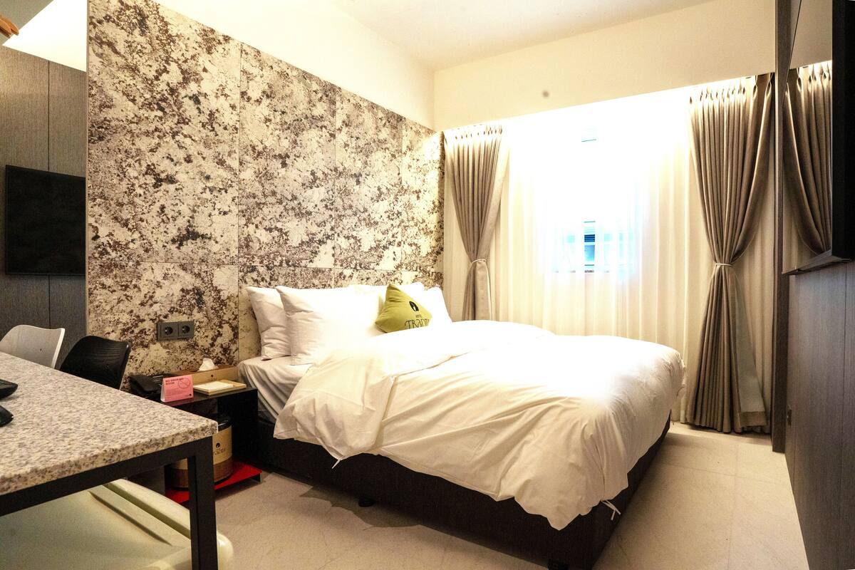 Deluxe Double Bath with breakfast | Seprai premium, minibar, tirai kedap cahaya, dan kedap suara