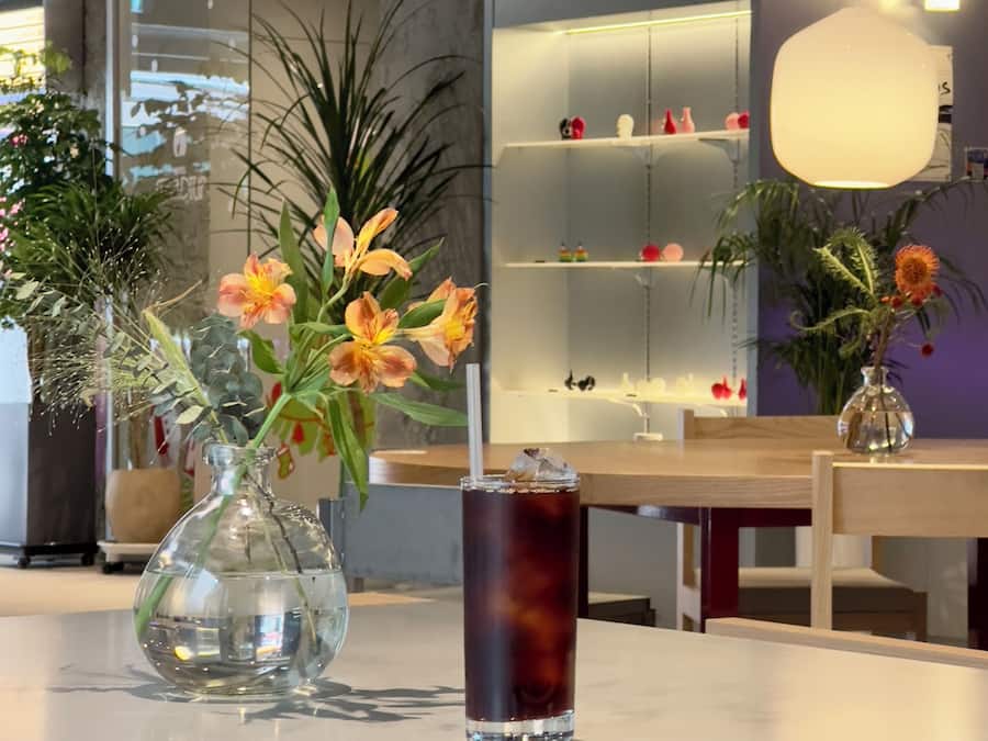 Lobby lounge
