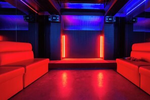 Karaoke room - Hotel Tradiup by the Designers (Seoul)