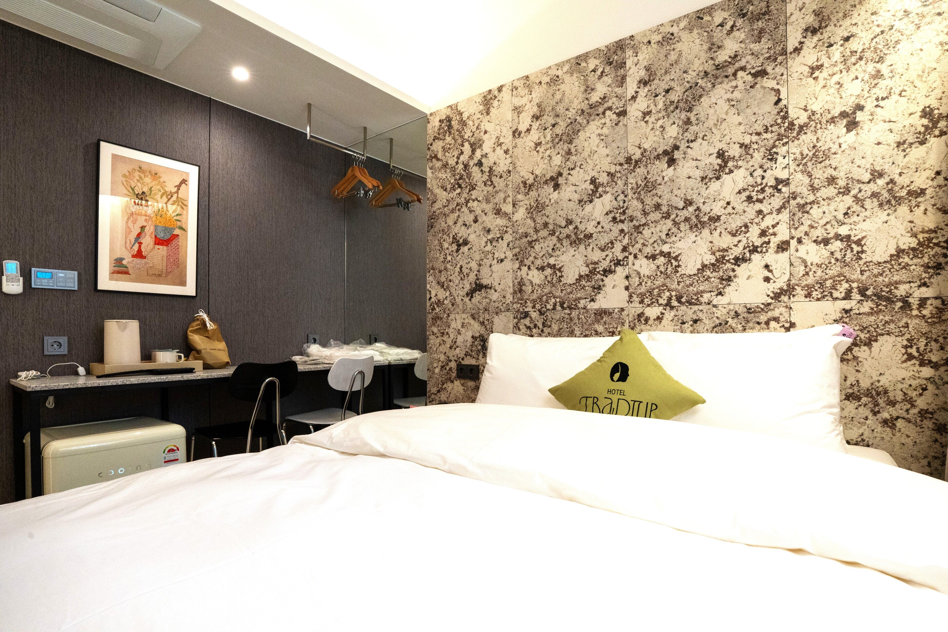 Deluxe Double Bath with breakfast | Premium bedding, minibar, blackout curtains, soundproofing