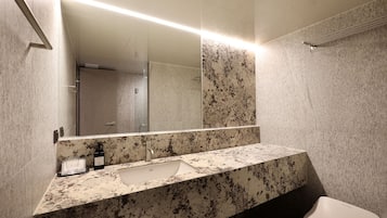 Hochwertige Bettwaren, Minibar, Verdunkelungsvorhänge