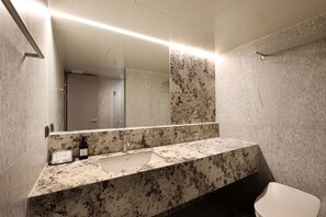 Premium bedding, minibar, blackout curtains, soundproofing - Hotel Tradiup by the Designers (Seoul)