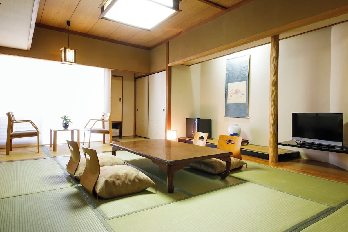 In-room safe, iron/ironing board, free WiFi, bed sheets