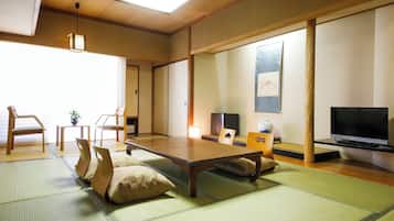 In-room safe, iron/ironing board, free WiFi, bed sheets