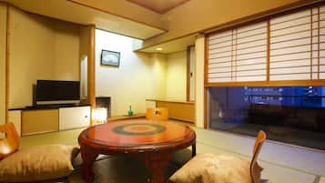 In-room safe, iron/ironing board, free WiFi, bed sheets