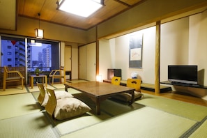 In-room safe, iron/ironing board, free WiFi, bed sheets