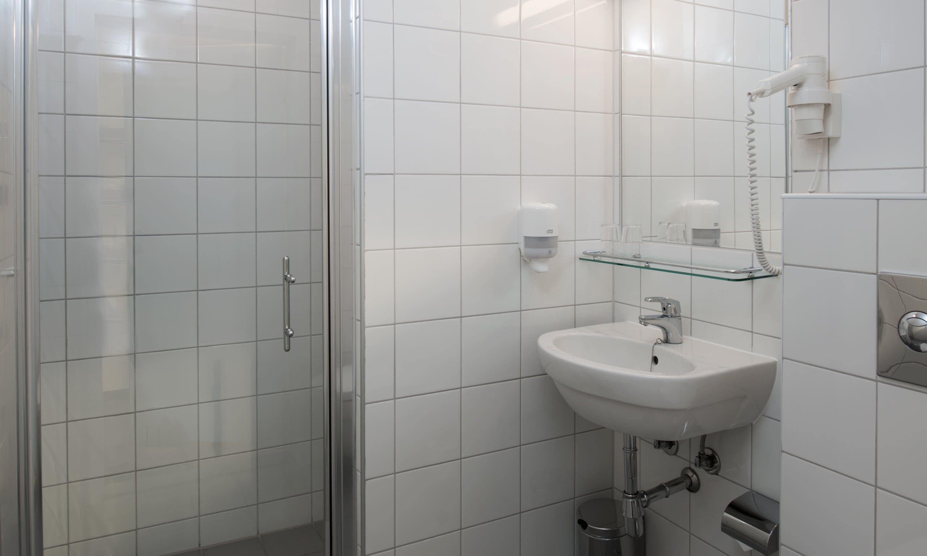 eco-friendly toiletries, hair dryer, towels