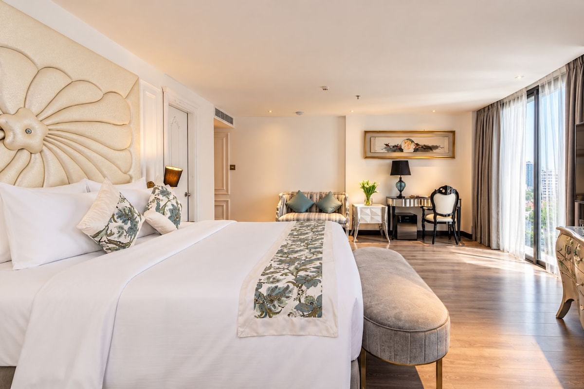 Standaard kamer, 1 queensize bed (Afternoon Tea) | Een minibar, een kluis op de kamer, een bureau, verduisterende gordijnen