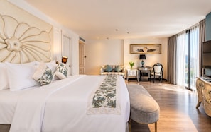 Standaard kamer, 1 queensize bed (Afternoon Tea) | Een minibar, een kluis op de kamer, een bureau, verduisterende gordijnen