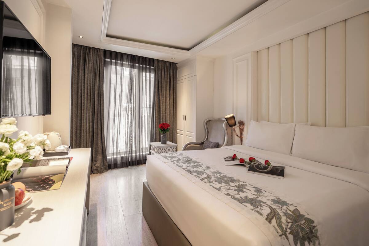 Habitació estàndard, 1 llit de matrimoni (Afternoon Tea) | Minibar, caixa forta a l'habitació, escriptori i cortines opaques 