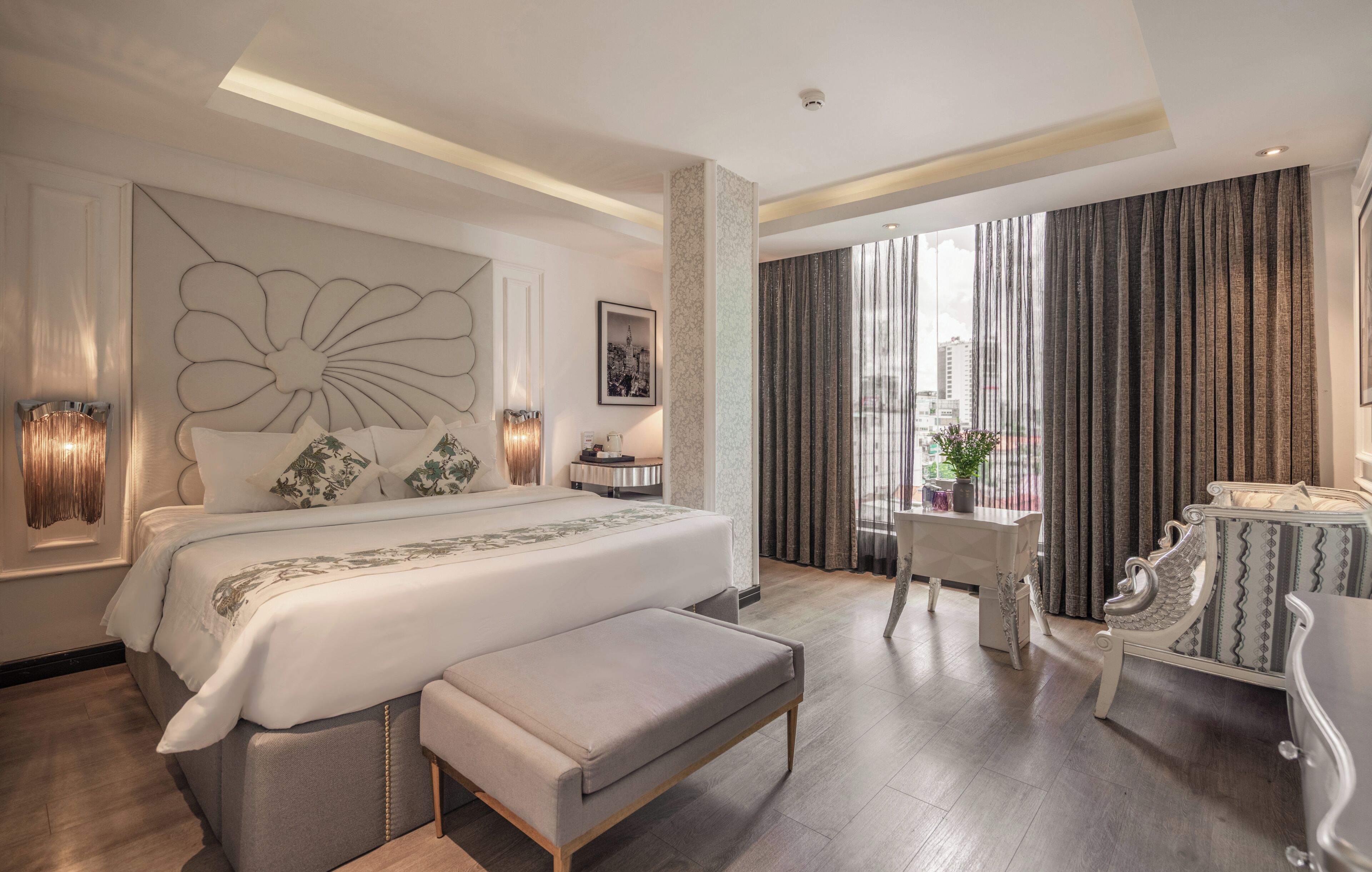 Suite City View, Afternoon Tea | Minibar, in-room safe, desk, blackout curtains