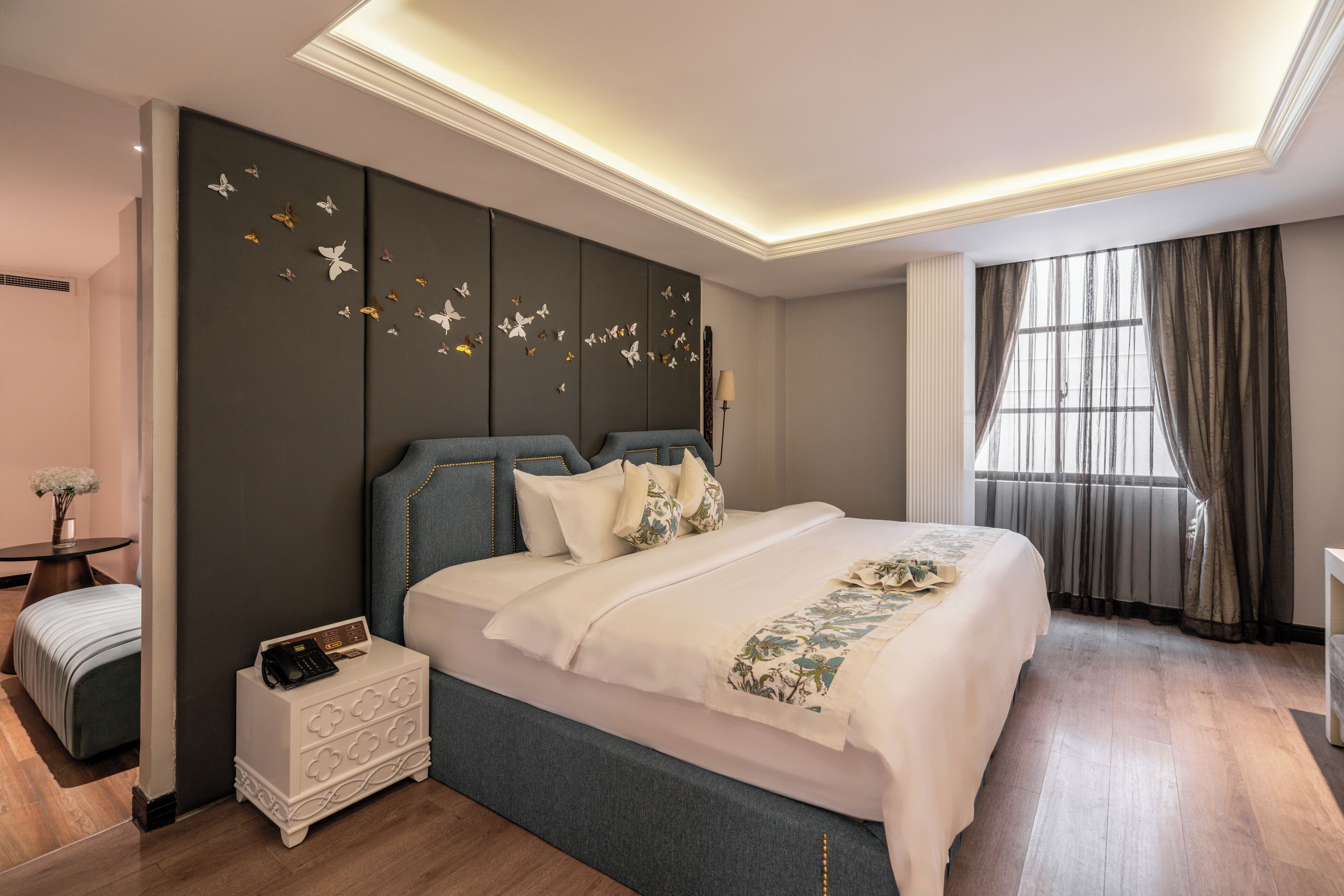 Suite Premier (Afternoon Tea) | Minibar, caja fuerte, escritorio y cortinas opacas