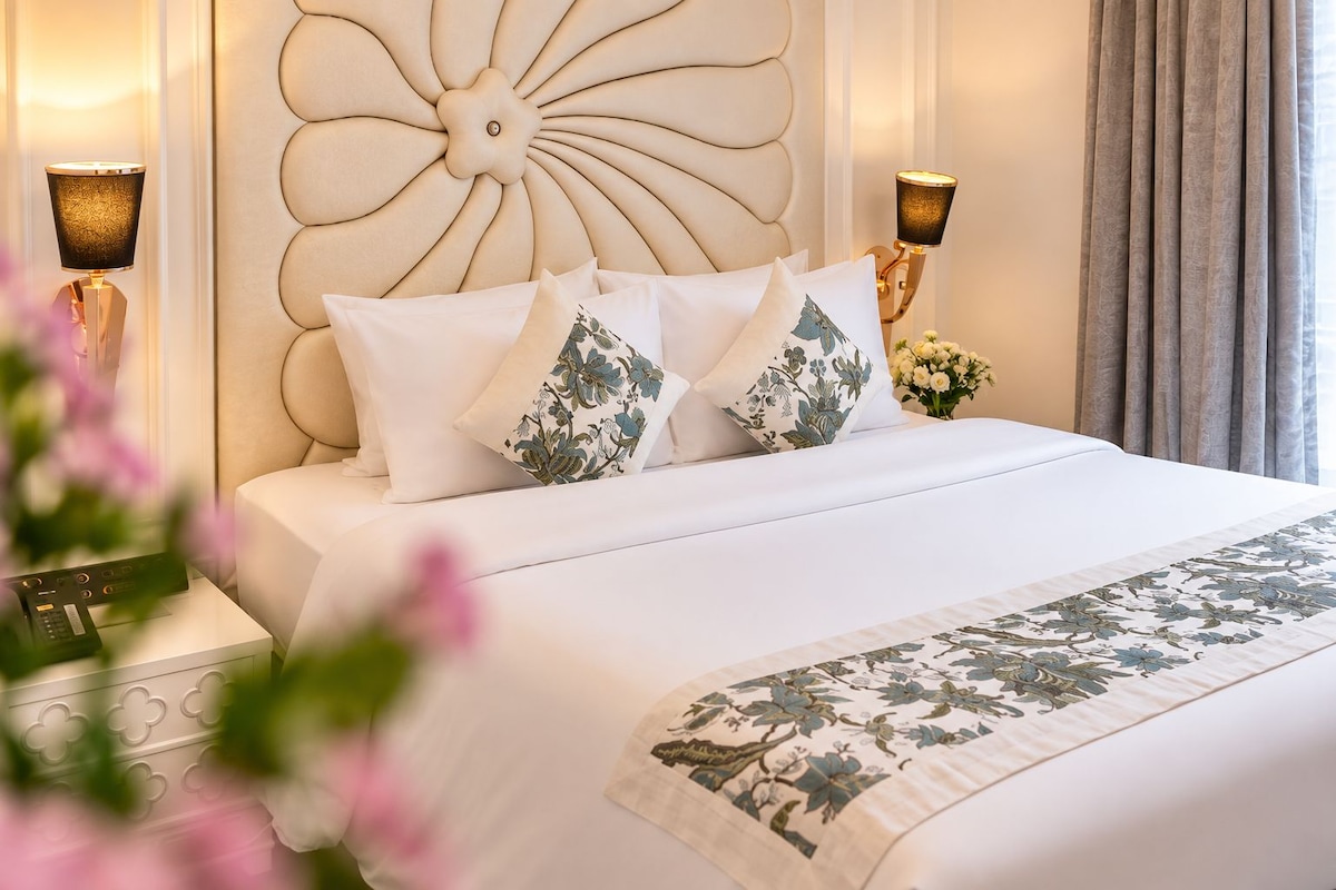 Executive kamer, 1 queensize bed (Afternoon Tea) | Een minibar, een kluis op de kamer, een bureau, verduisterende gordijnen