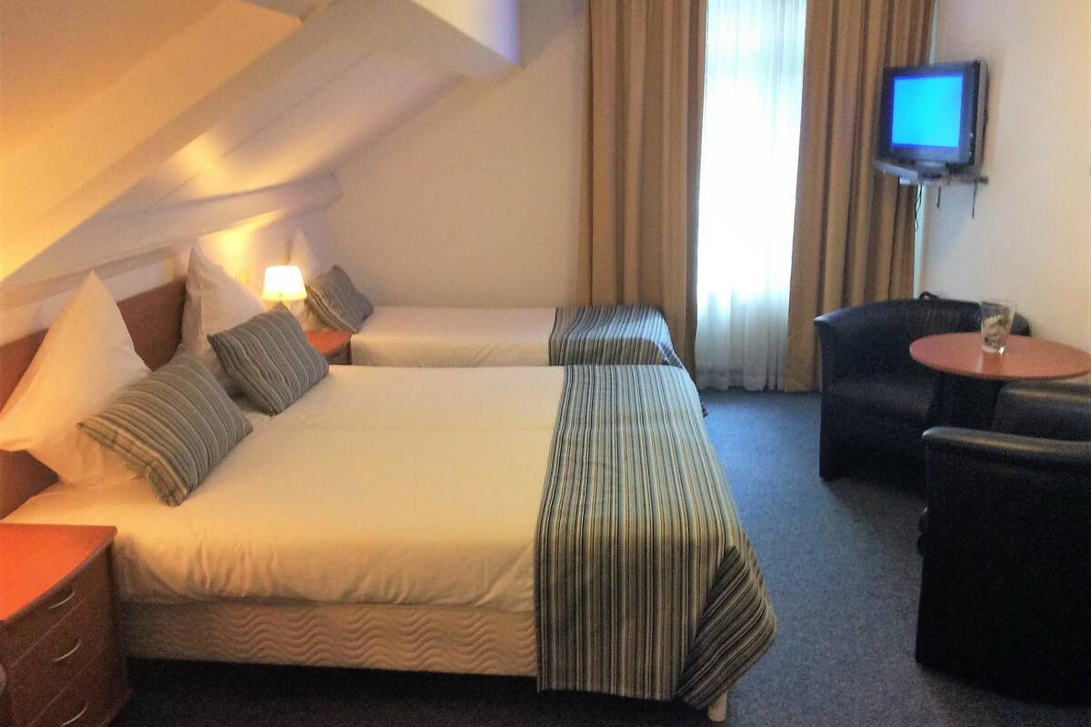 Family Triple Room, 1 Bedroom, Bathtub
